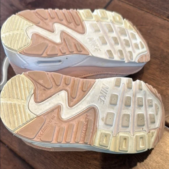 Nike Kids Pink Airmax Sneakers GUC 6c - Picture 4 of 8